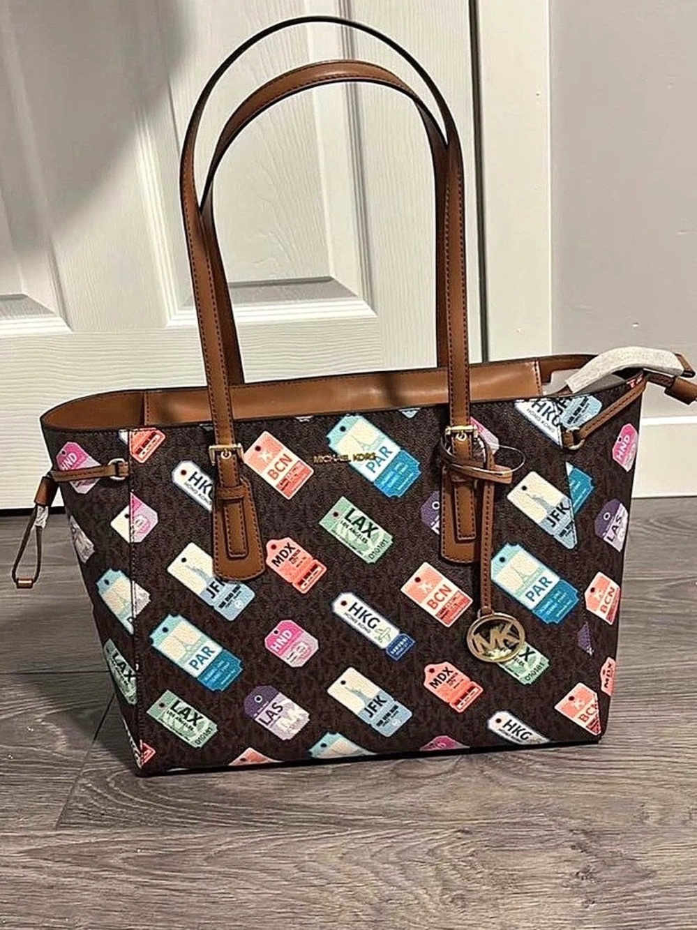 Michael Kors Jet Set Travel Luggage Tag Print Tote Bag Printed Logo Tote in